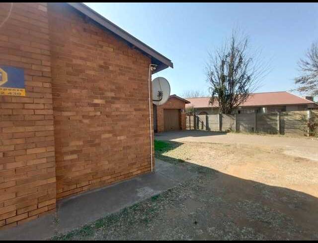 3 BEDROOM HOUSE FOR SALE IN VANDERBIJLPARK CE 5